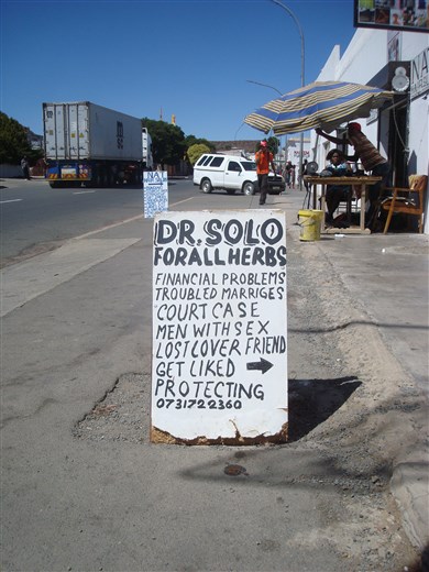 Reclamebord van een arts in Colesberg