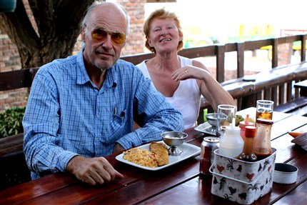 Jan en Brigitte aan de maaltijd