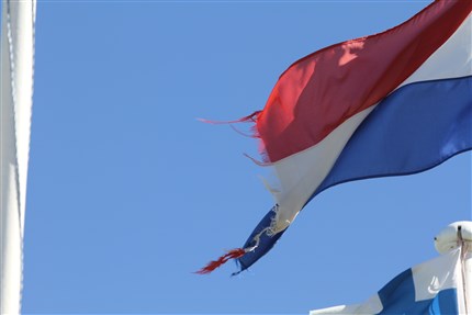 De rafels hangen aan de driekleur